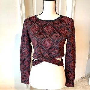 KENDALL & KYLIE Embroidered Jacquard Long Sleeve Crop Top—SZ. Medium